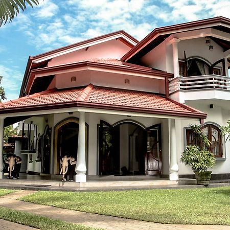 Flipflop Hostel Негомбо Экстерьер фото