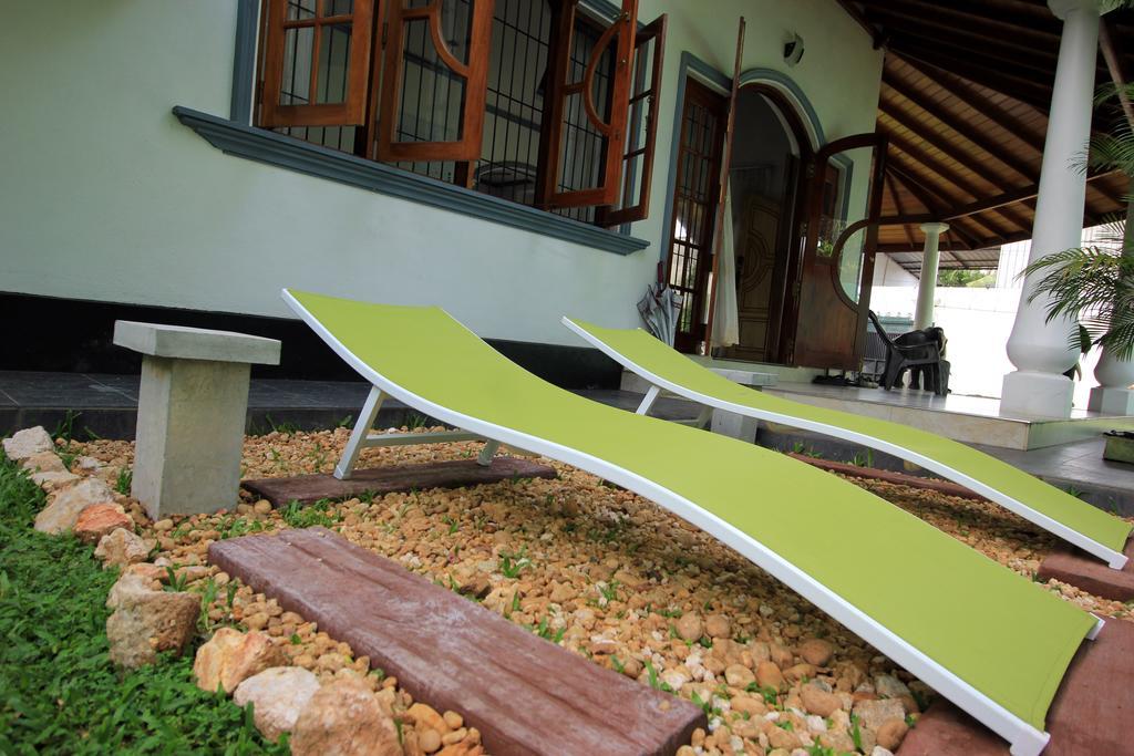 Flipflop Hostel Негомбо Экстерьер фото