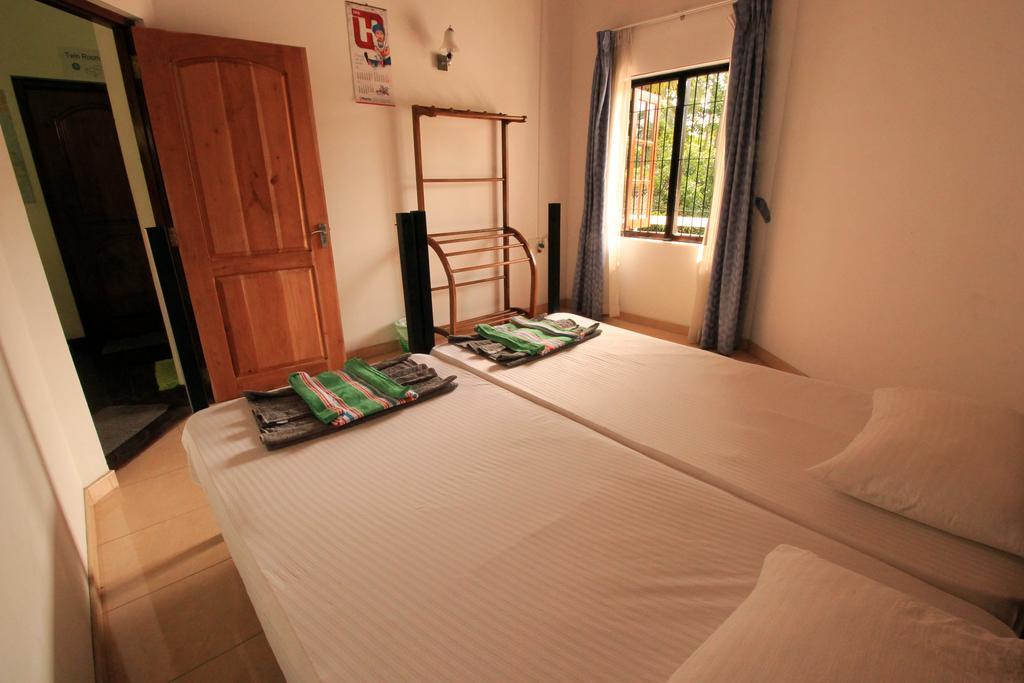 Flipflop Hostel Негомбо Экстерьер фото