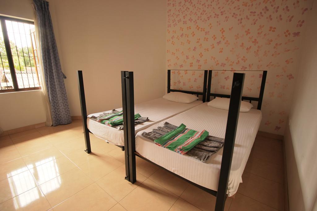 Flipflop Hostel Негомбо Экстерьер фото