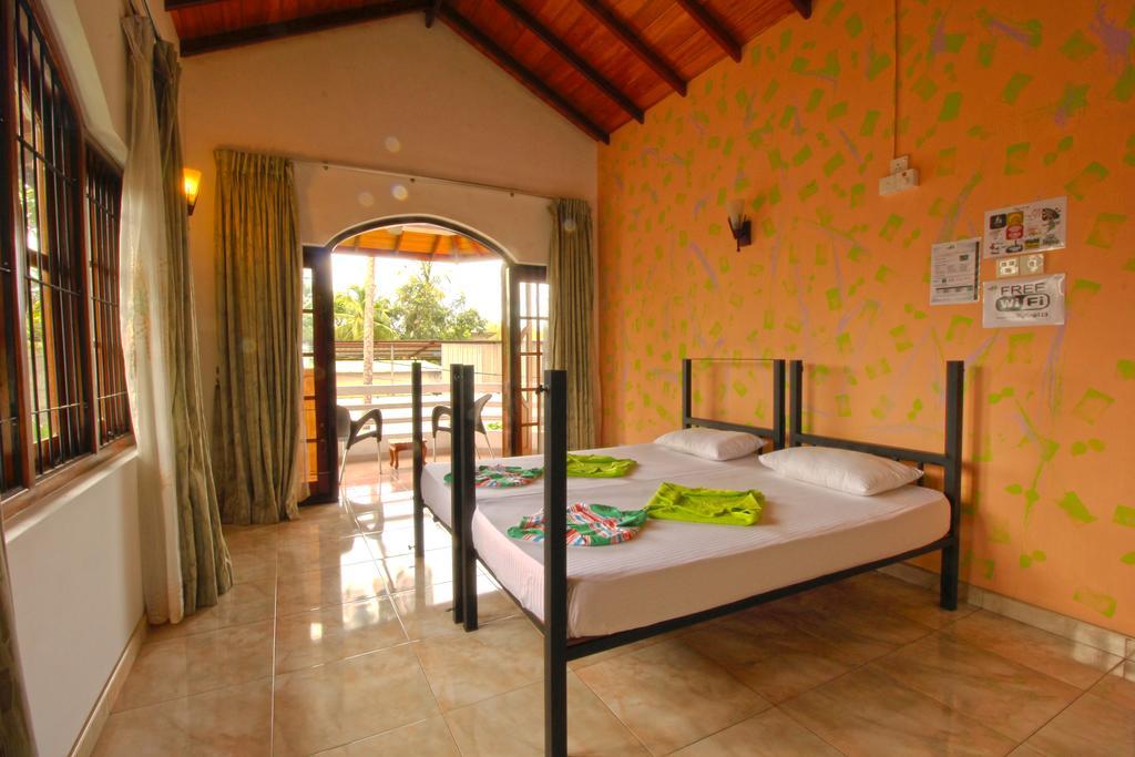 Flipflop Hostel Негомбо Экстерьер фото