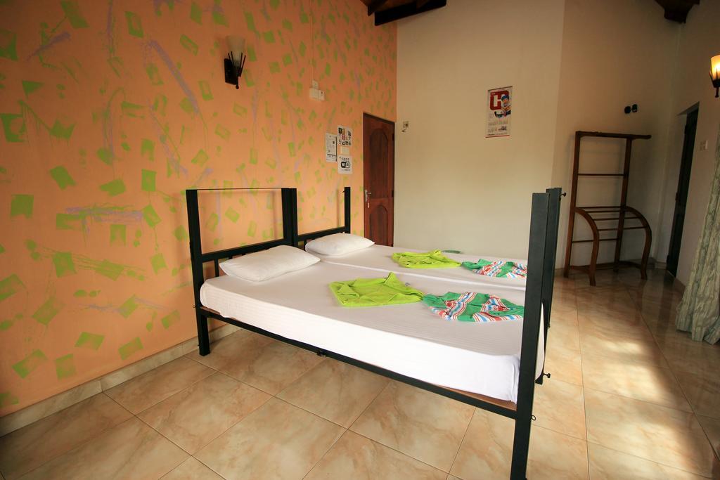 Flipflop Hostel Негомбо Экстерьер фото