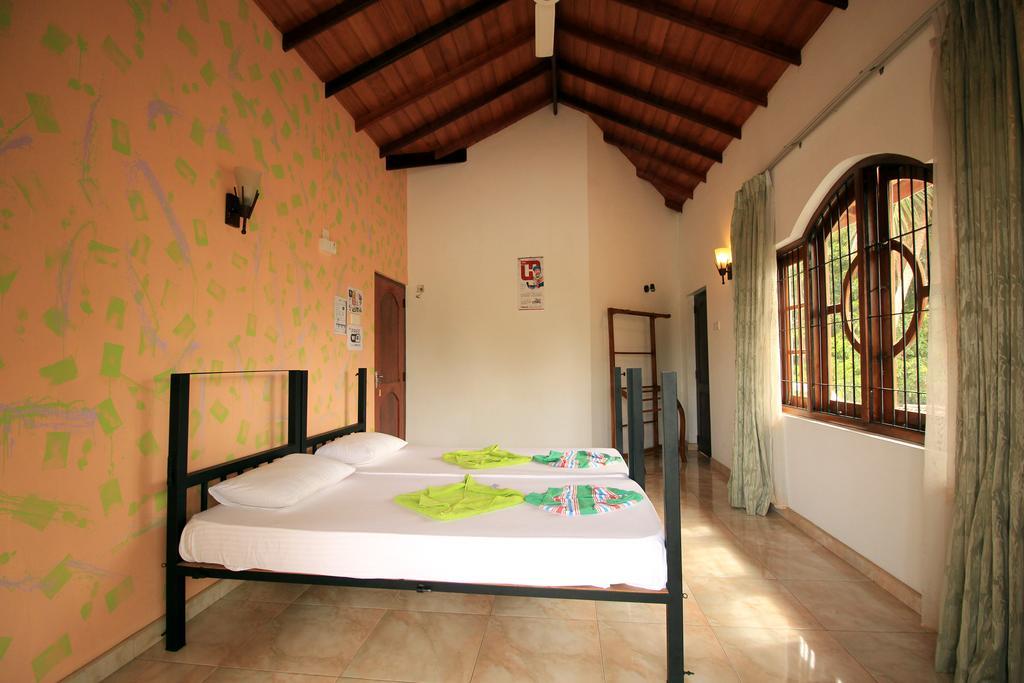 Flipflop Hostel Негомбо Экстерьер фото