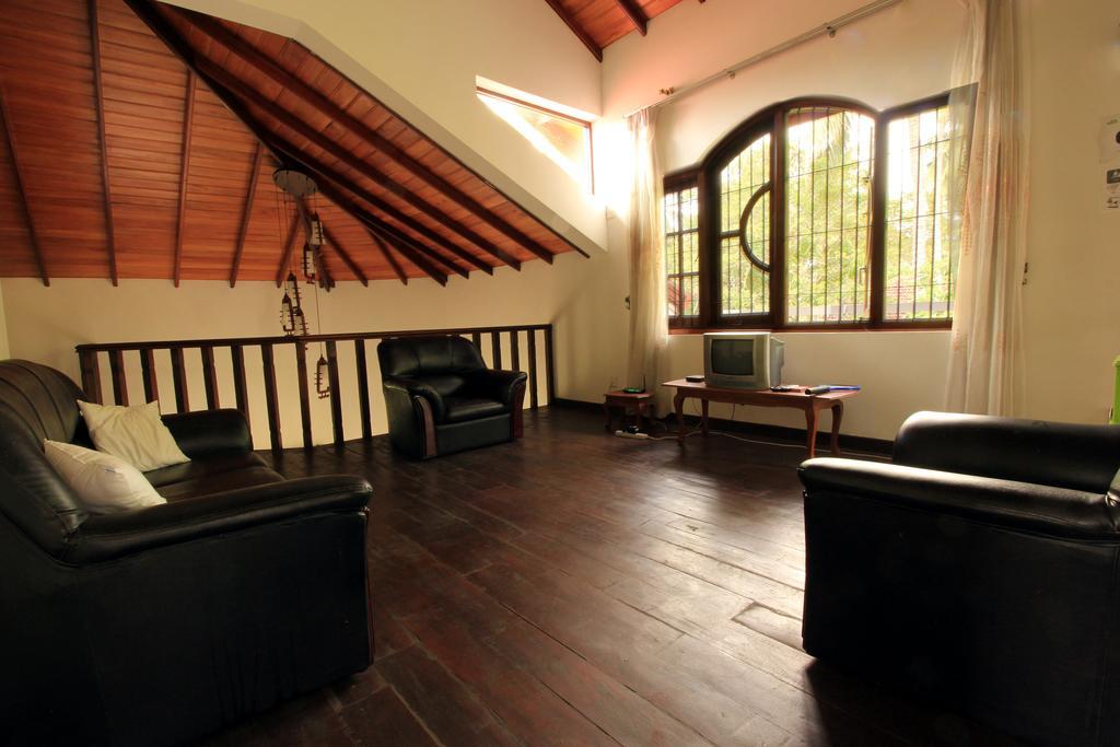 Flipflop Hostel Негомбо Экстерьер фото