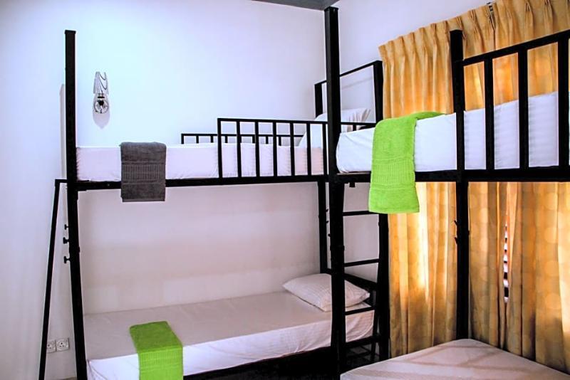 Flipflop Hostel Негомбо Экстерьер фото
