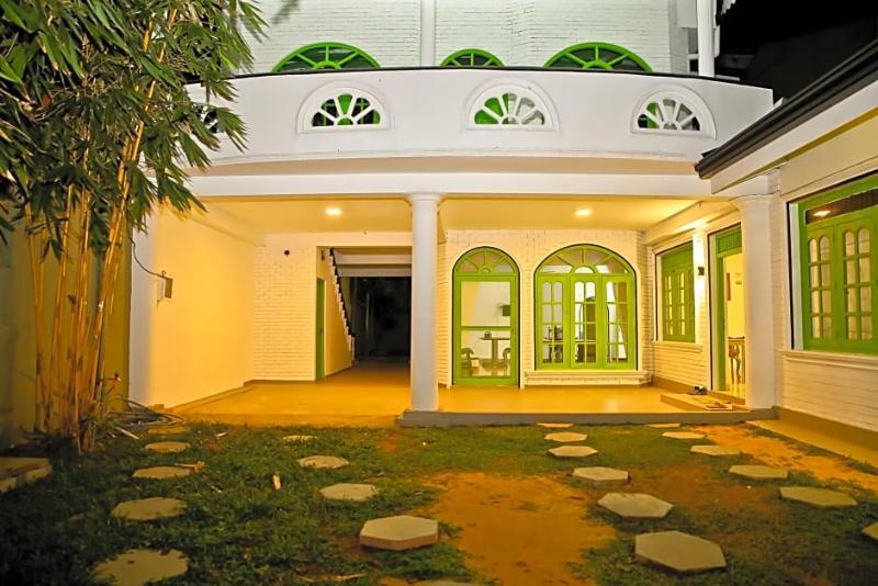 Flipflop Hostel Негомбо Экстерьер фото