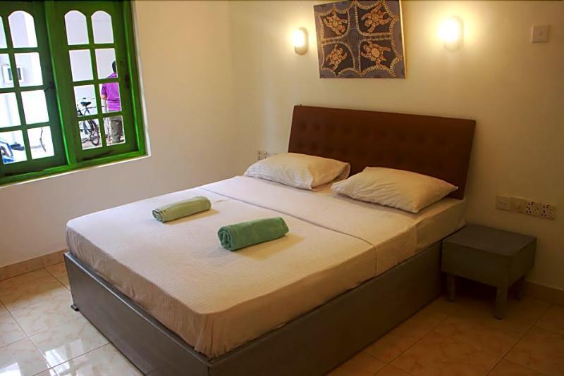 Flipflop Hostel Негомбо Экстерьер фото