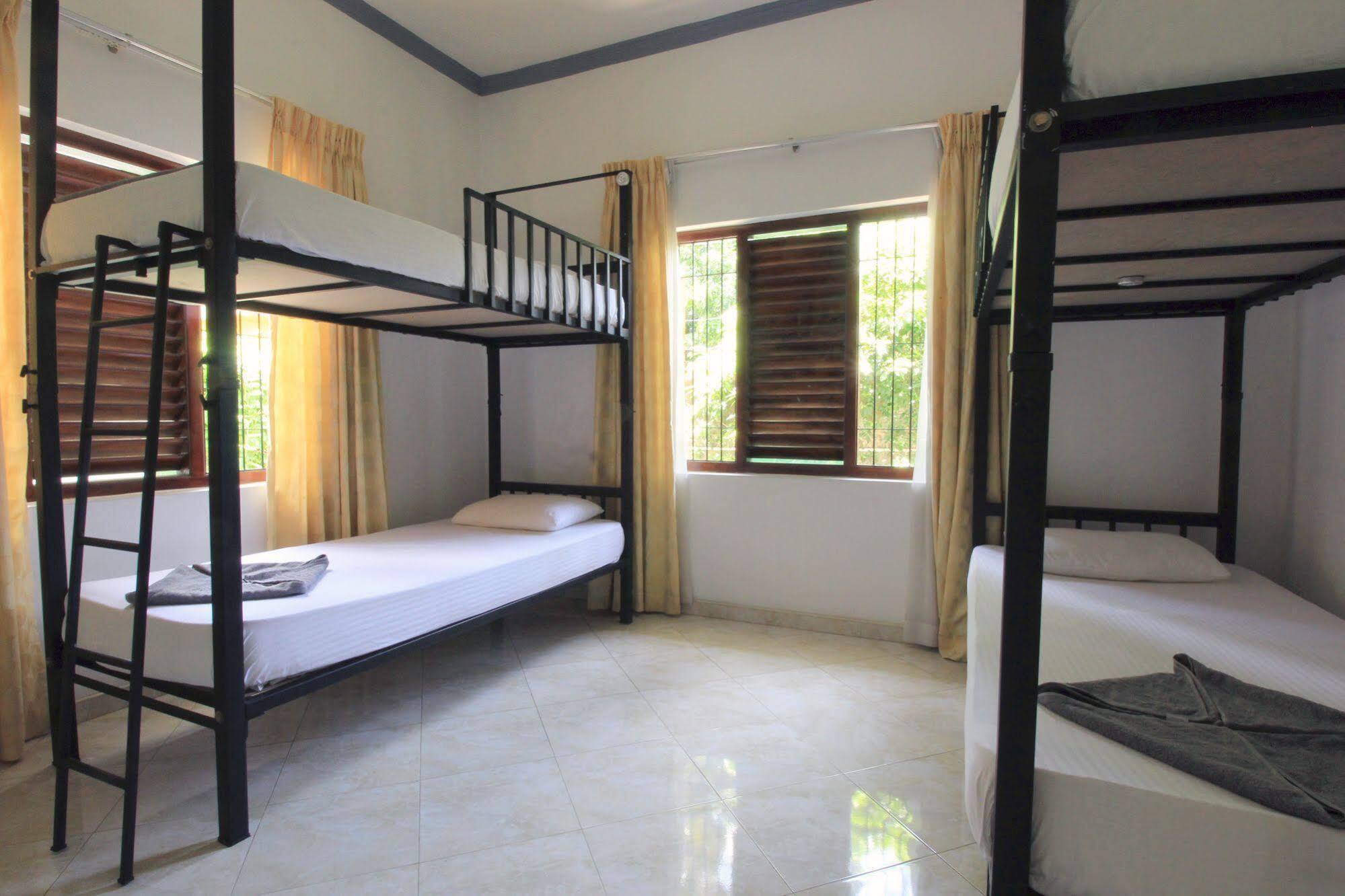 Flipflop Hostel Негомбо Экстерьер фото